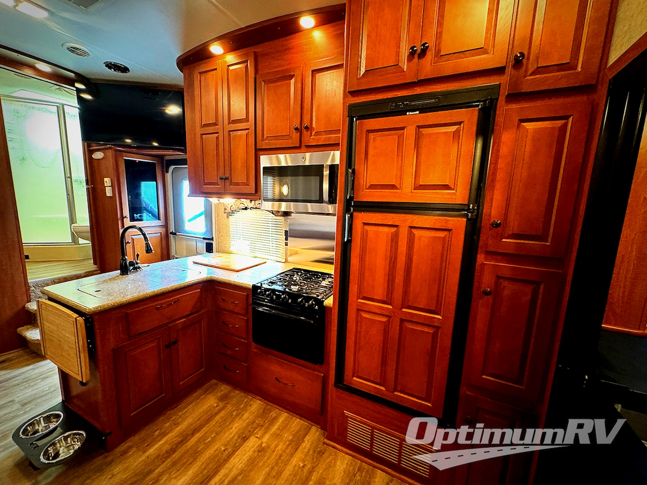 2011 Heartland Cyclone 300C Photo 10