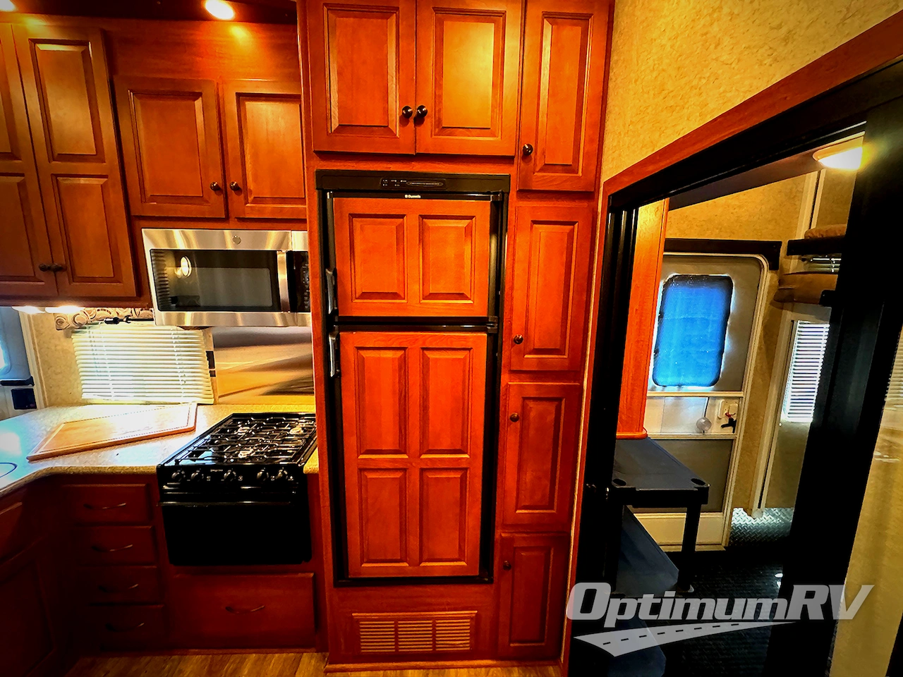 2011 Heartland Cyclone 300C Photo 11