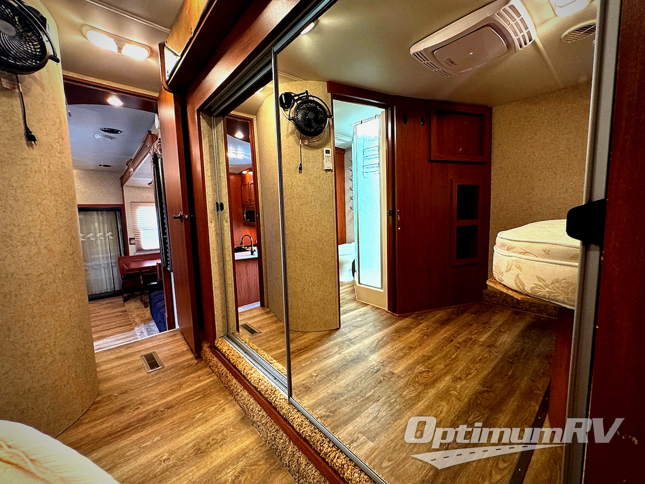2011 Heartland Cyclone 300C Photo 27