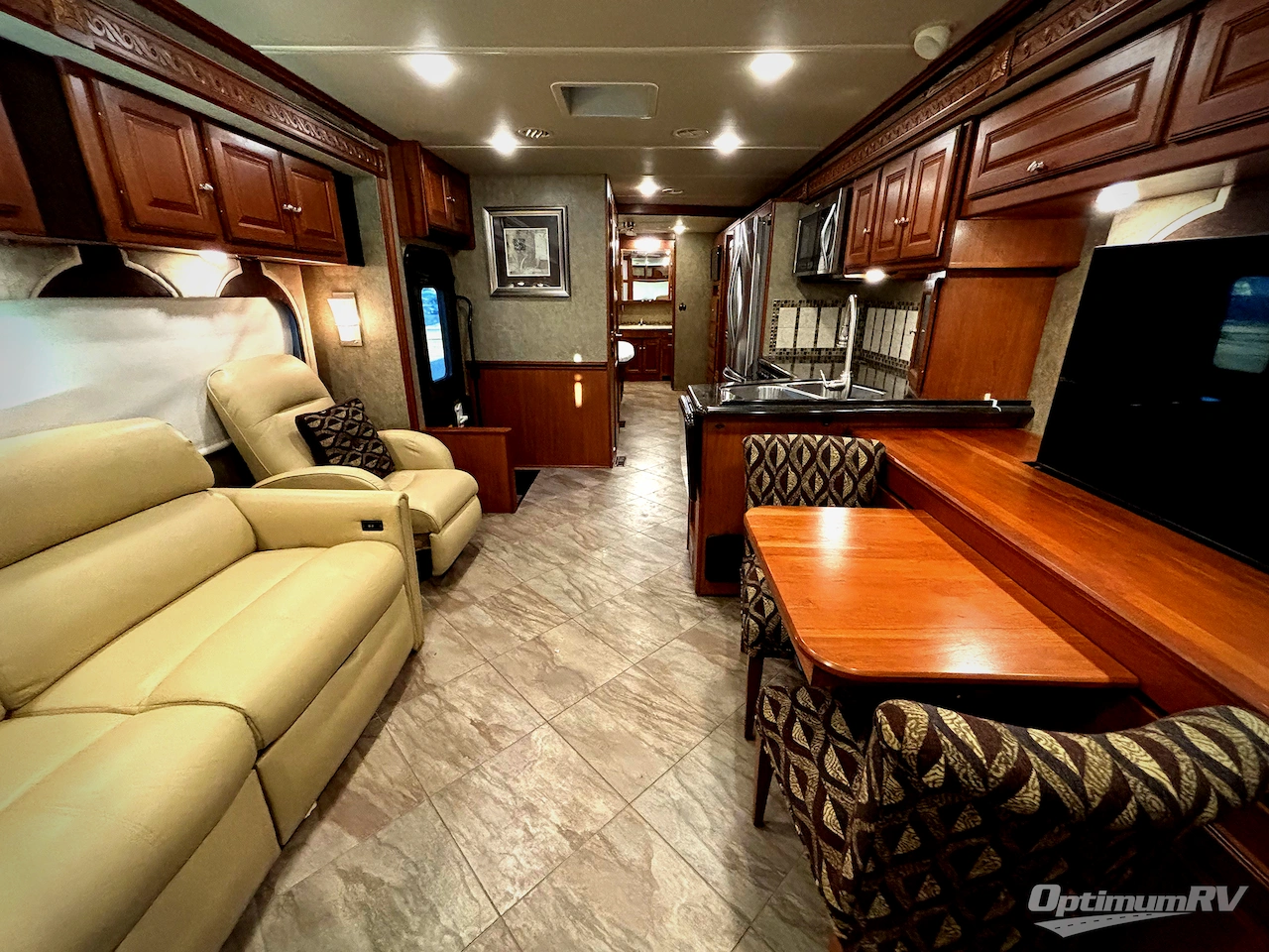 2016 Winnebago Adventurer 37F Photo 4