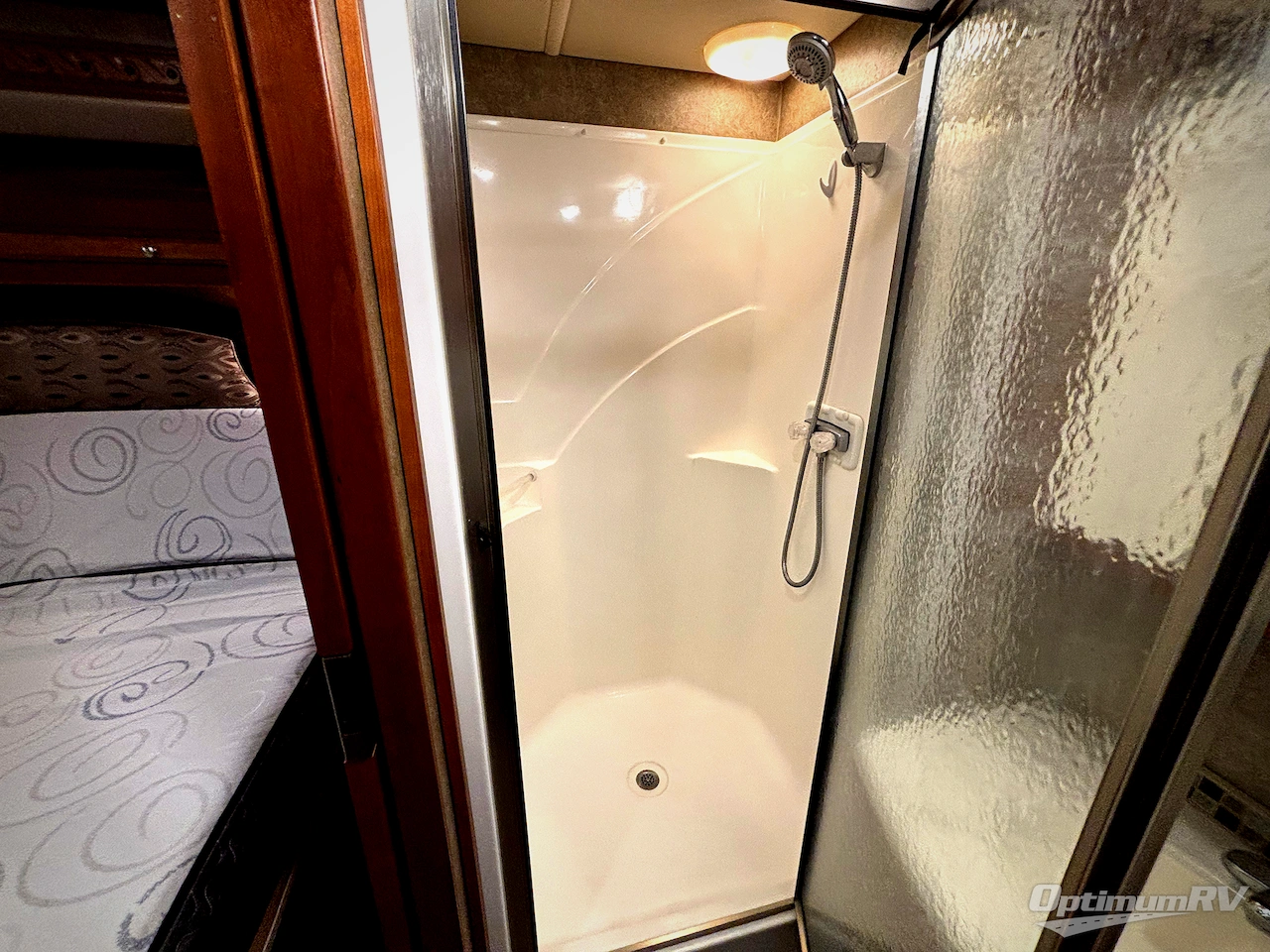 2016 Winnebago Adventurer 37F Photo 23