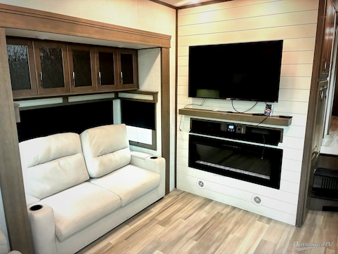 2023 Grand Design Solitude 390RK RV Photo 3