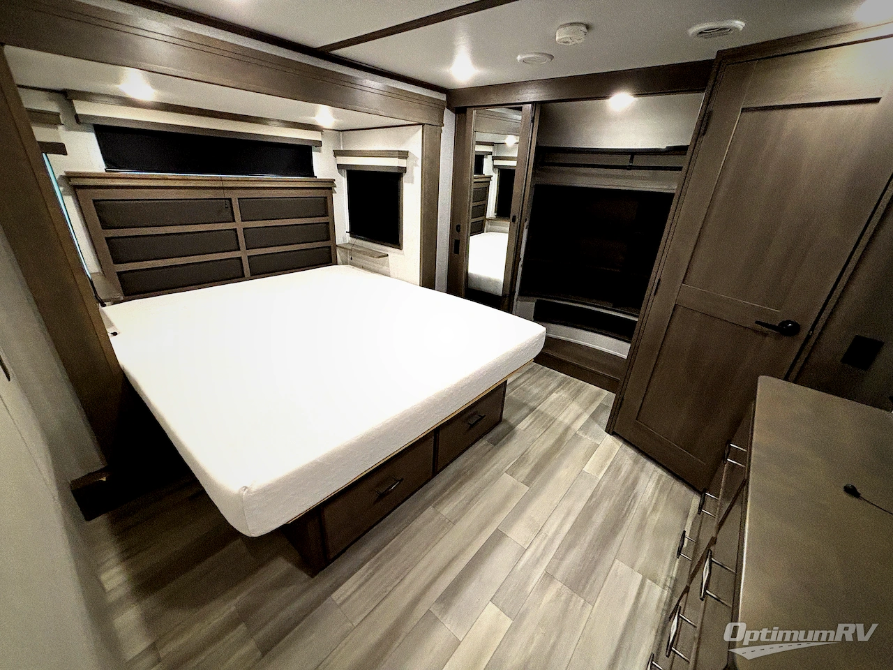 2023 Grand Design Solitude 391DL Photo 8