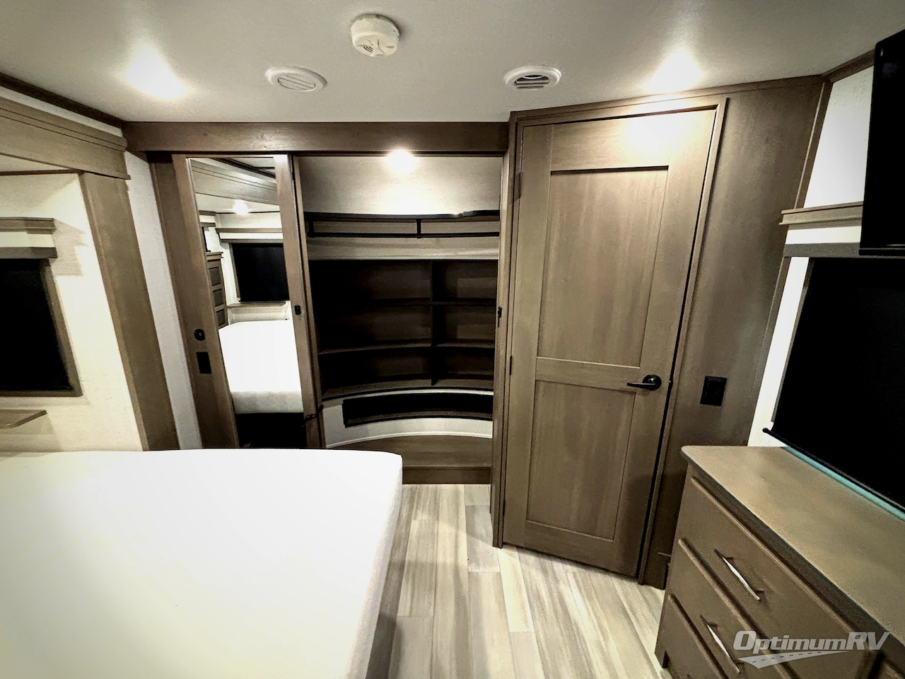 2023 Grand Design Solitude 391DL Photo 10