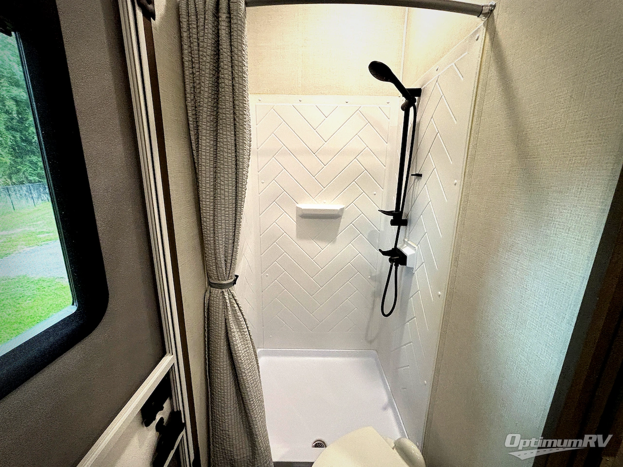 2023 Grand Design Solitude 391DL Photo 27
