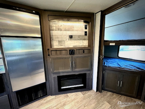 2021 Dutchmen Kodiak Ultra-Lite 296BHSL RV Photo 2