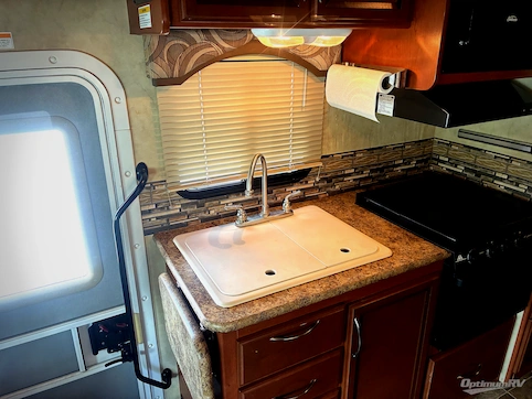 2013 Thor Chateau 24C RV Photo 2