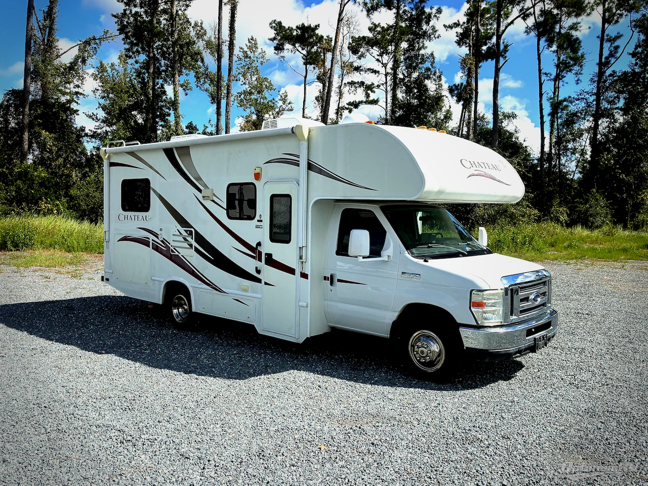 2013 Thor Chateau 24C Photo 1