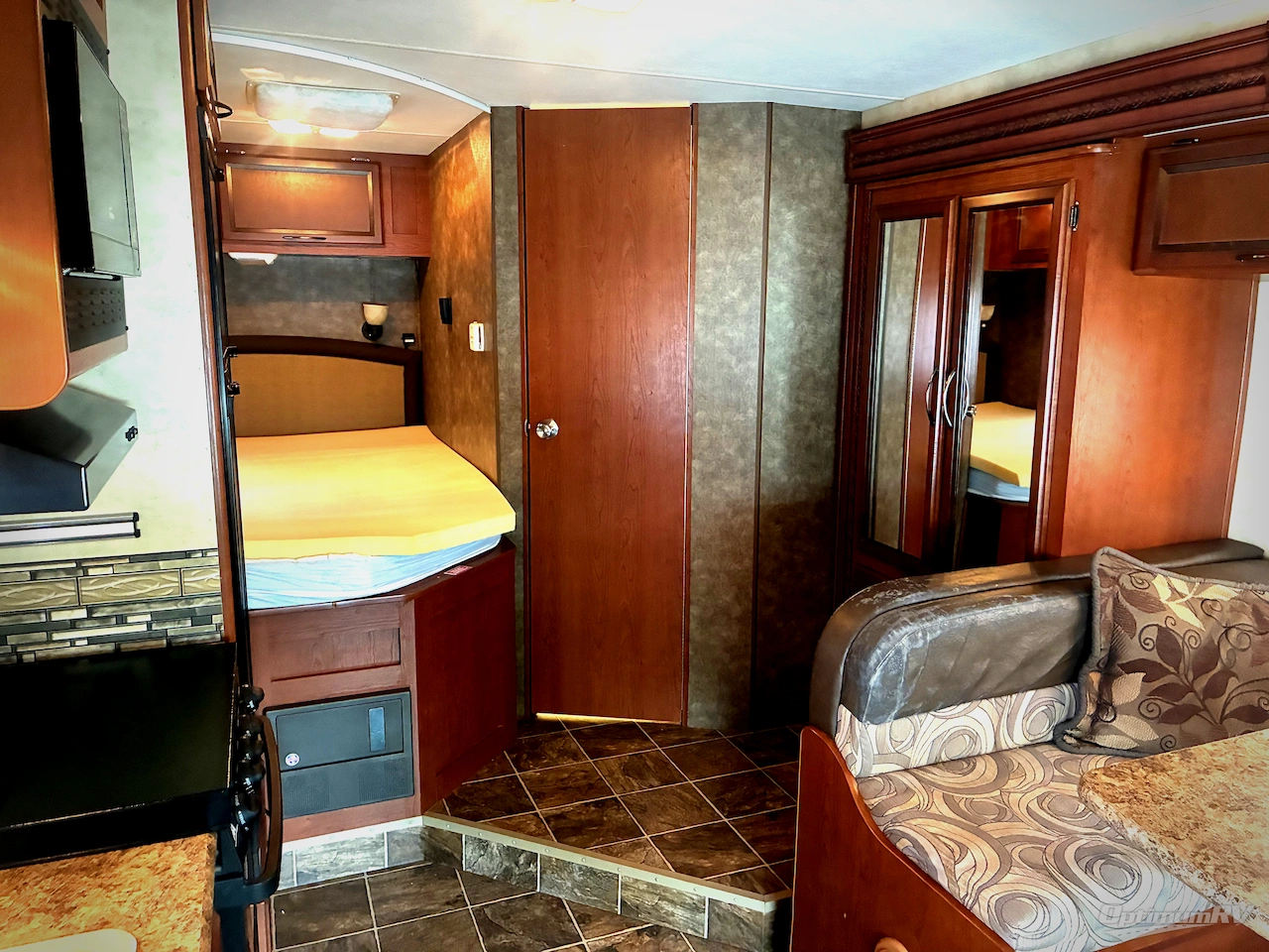2013 Thor Chateau 24C Photo 4