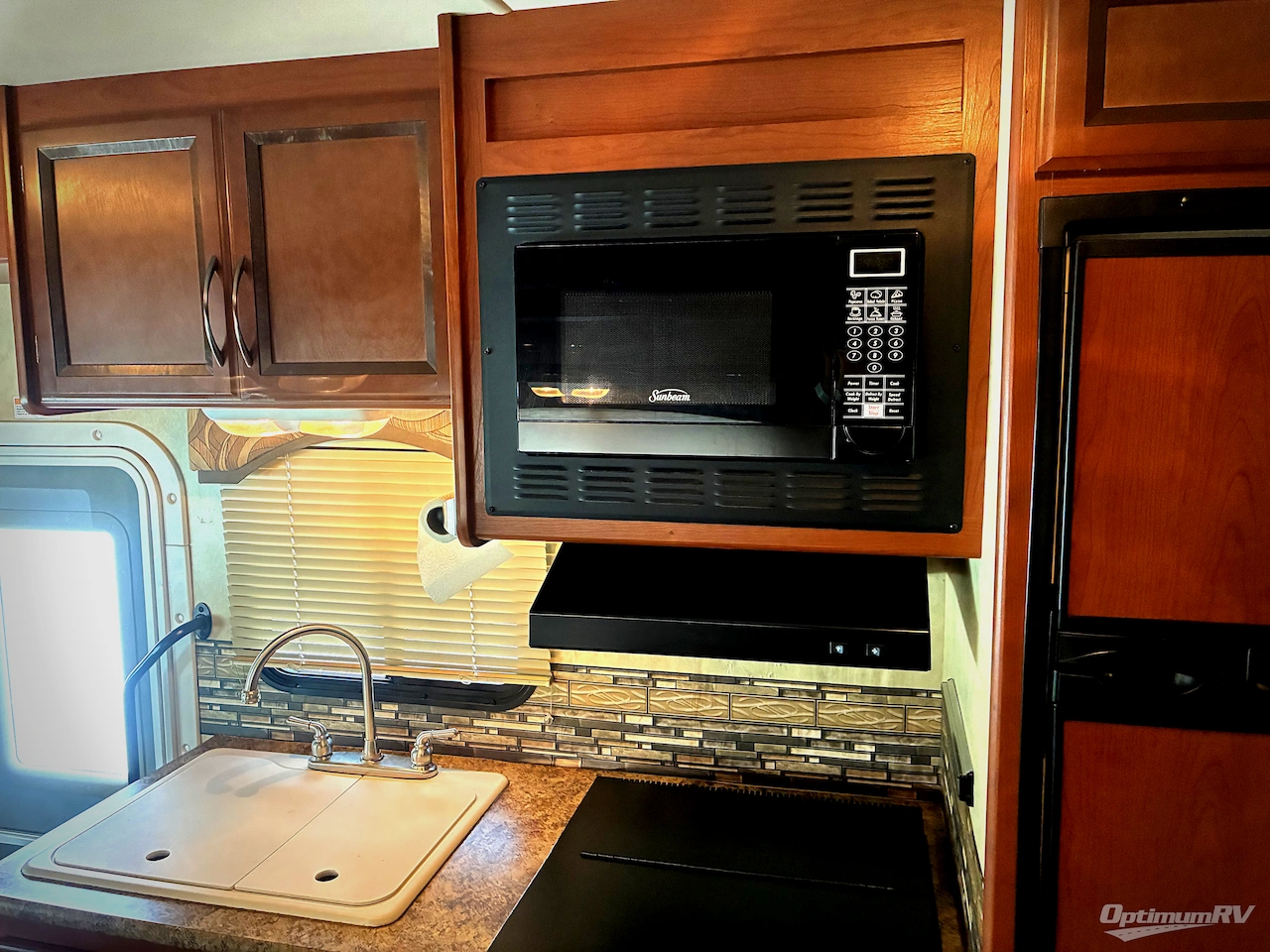 2013 Thor Chateau 24C Photo 8