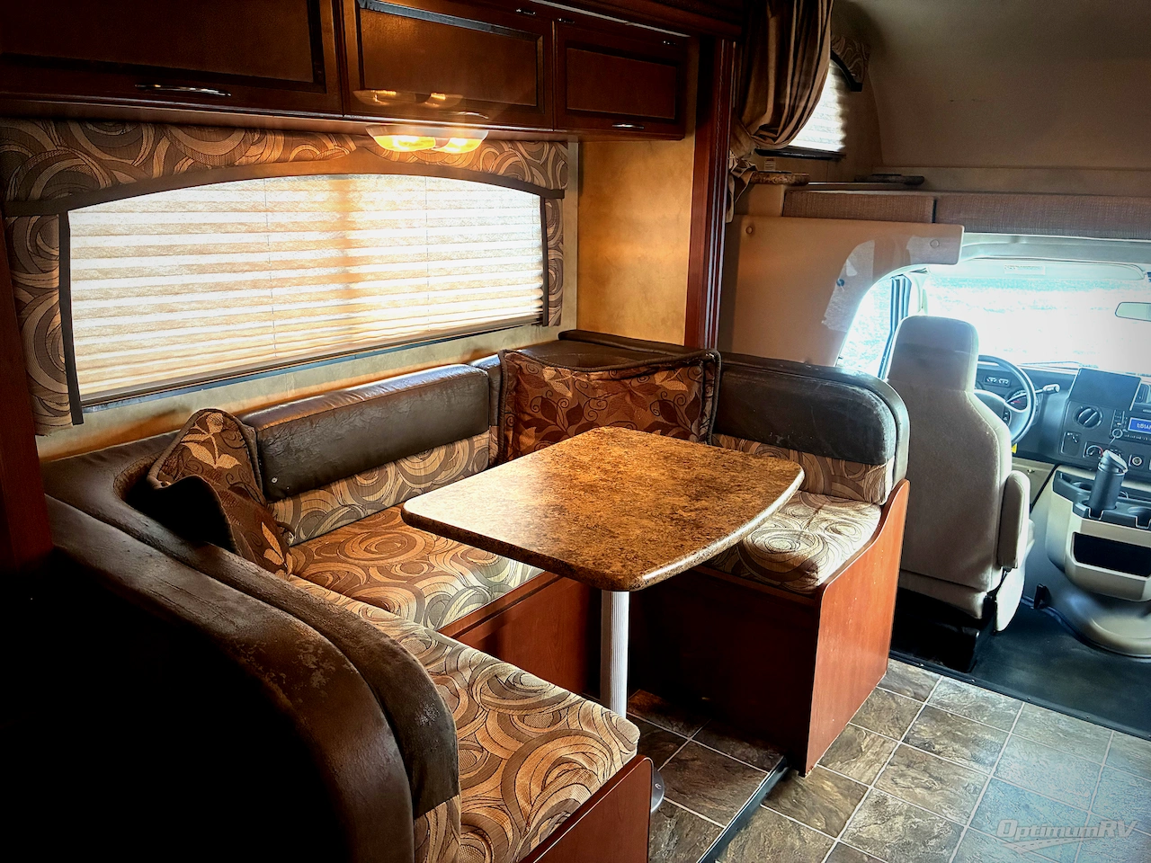 2013 Thor Chateau 24C Photo 15