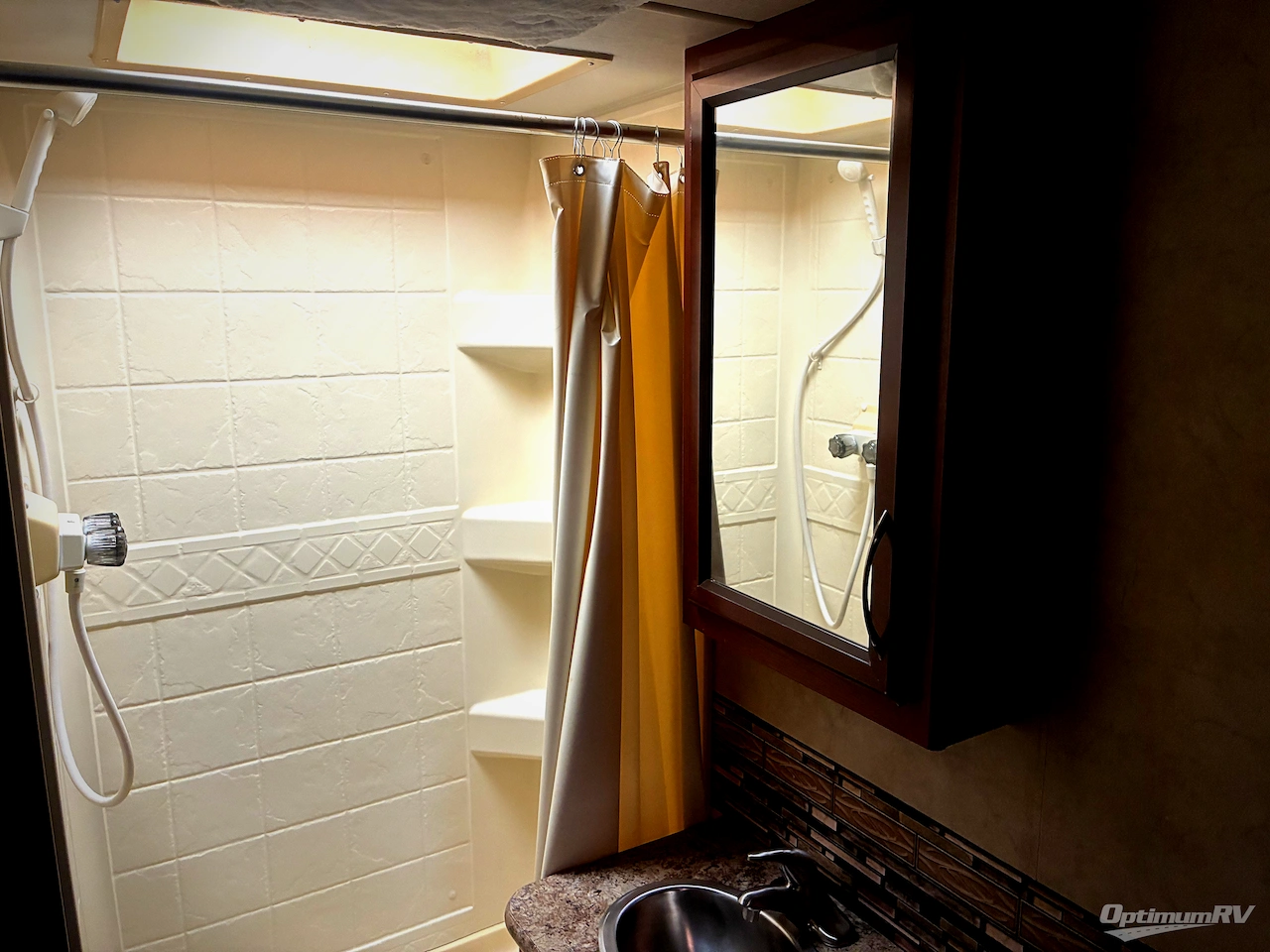 2013 Thor Chateau 24C Photo 18