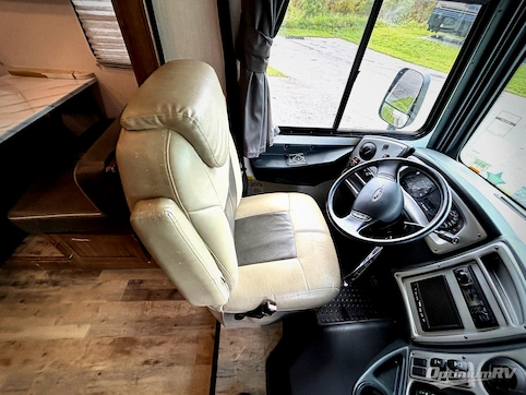 2020 Coachmen Pursuit 31BH RV Photo 2