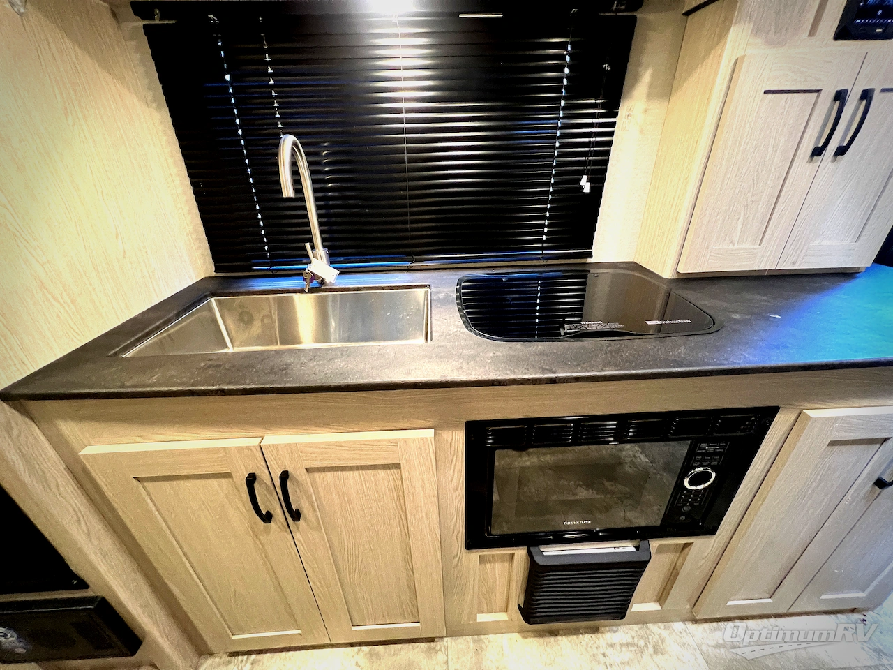2022 Coachmen Apex Nano 213RDS Photo 17
