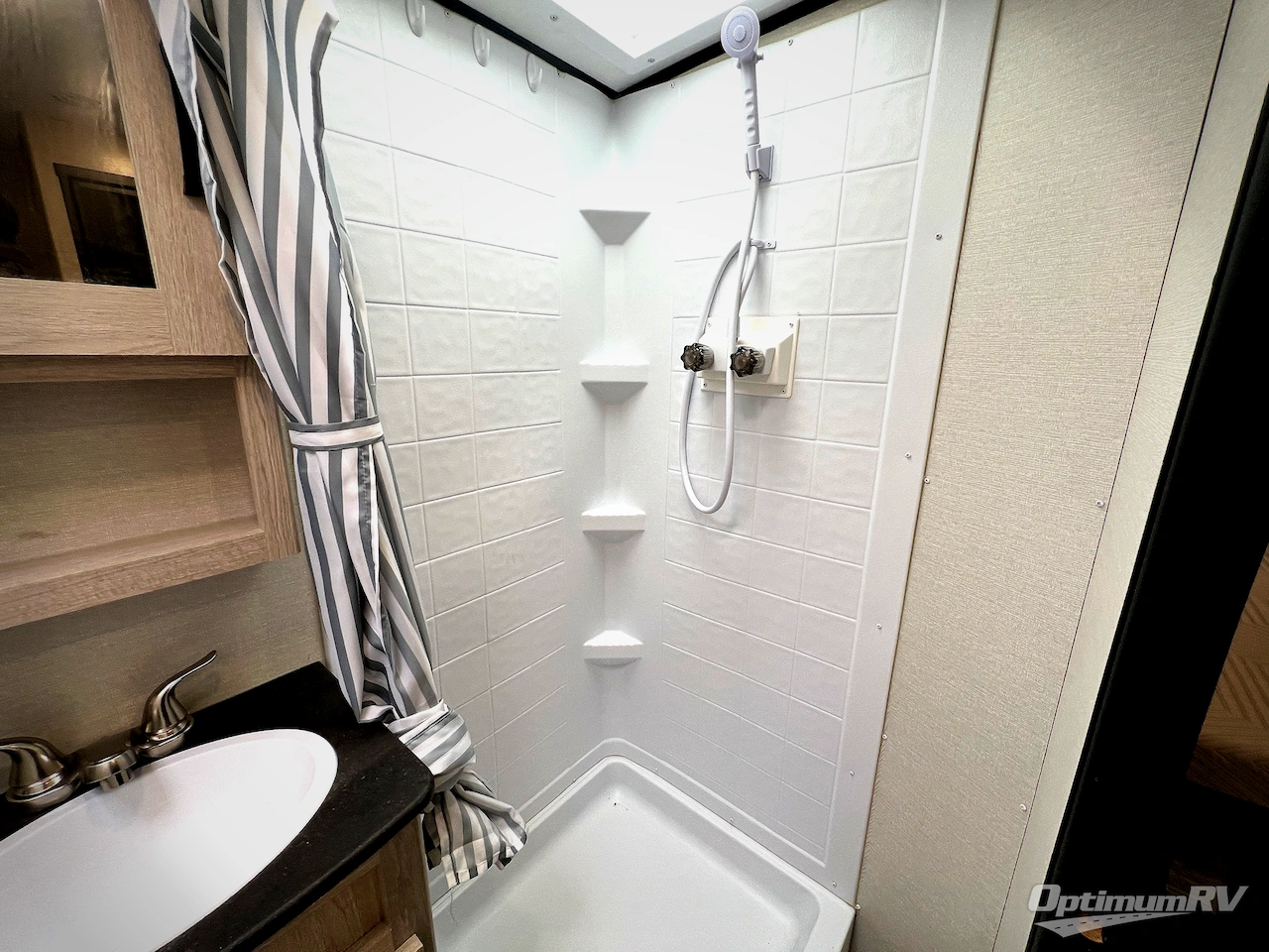 2022 Coachmen Apex Nano 213RDS Photo 24