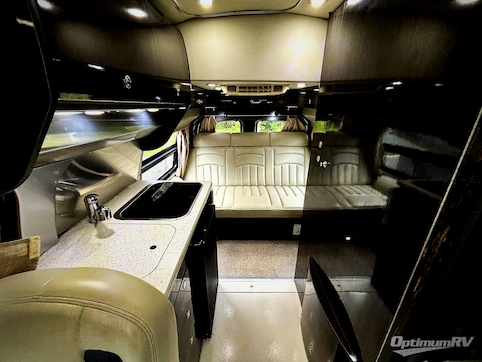 2010 Airstream Avenue Avenue RV Photo 3