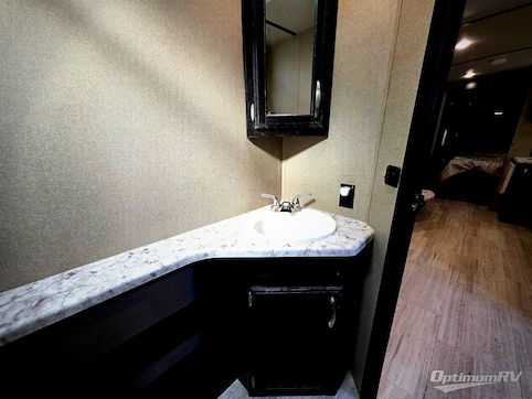 2018 Grand Design Imagine 2800BH RV Photo 4