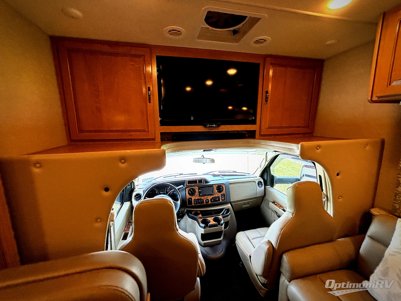 2017 Thor Chateau 31W Photo 10