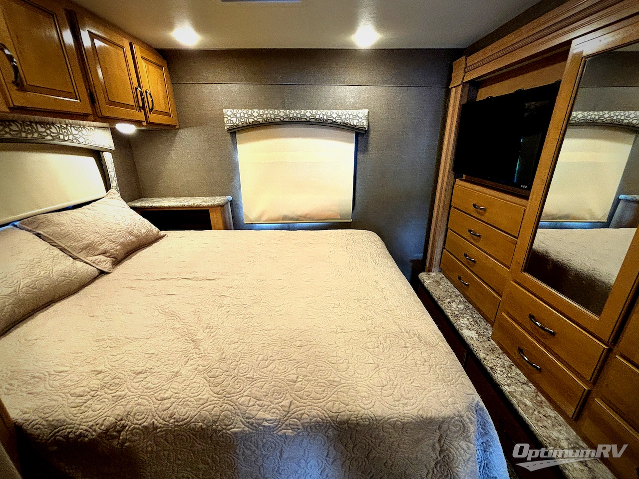 2017 Thor Chateau 31W Photo 19