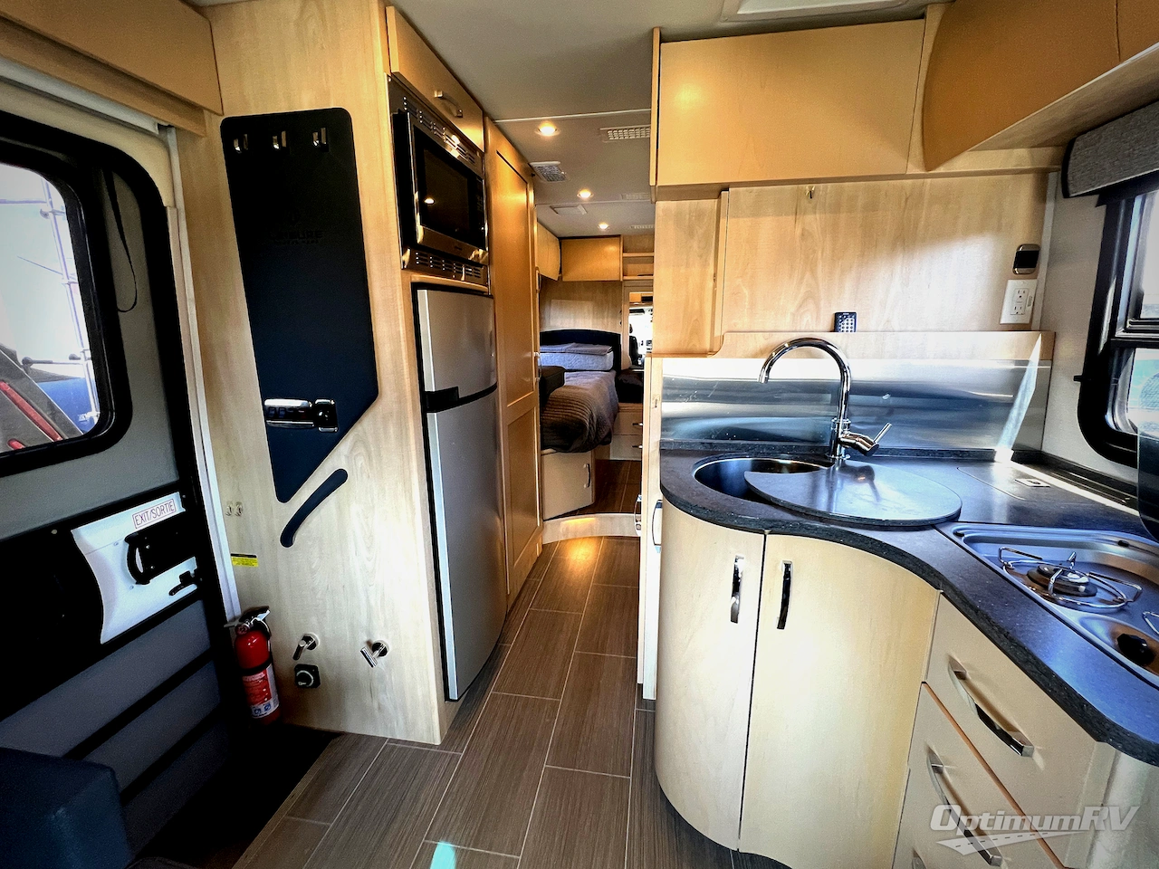 2017 Leisure Travel Unity U24TB Photo 4