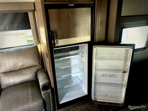 2022 Grand Design Imagine 2400BH RV Photo 4