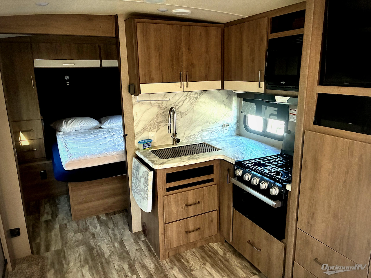 2022 Grand Design Imagine 2400BH Photo 5