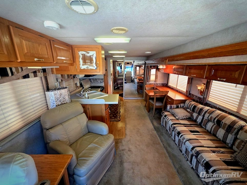 2002 Newmar Kountry Star 3677 RV Photo 2