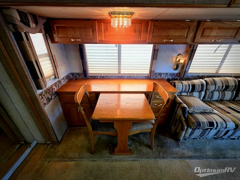 2002 Newmar Kountry Star 3677 RV Photo 4