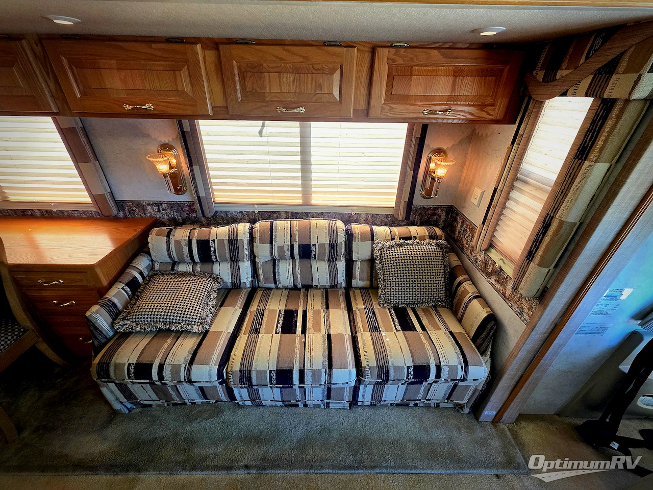 2002 Newmar Kountry Star 3677 Photo 9