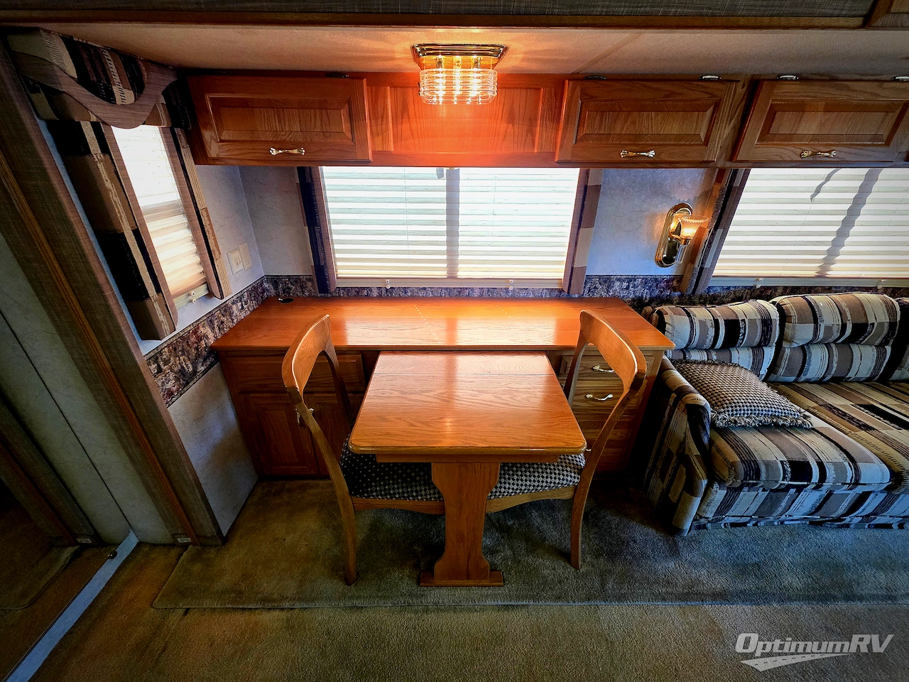 2002 Newmar Kountry Star 3677 Photo 10