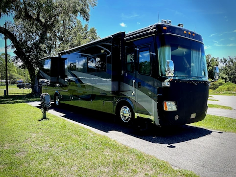 Used 2006 Mandalay Luxury Division Mandalay Class A 40G Featured Photo