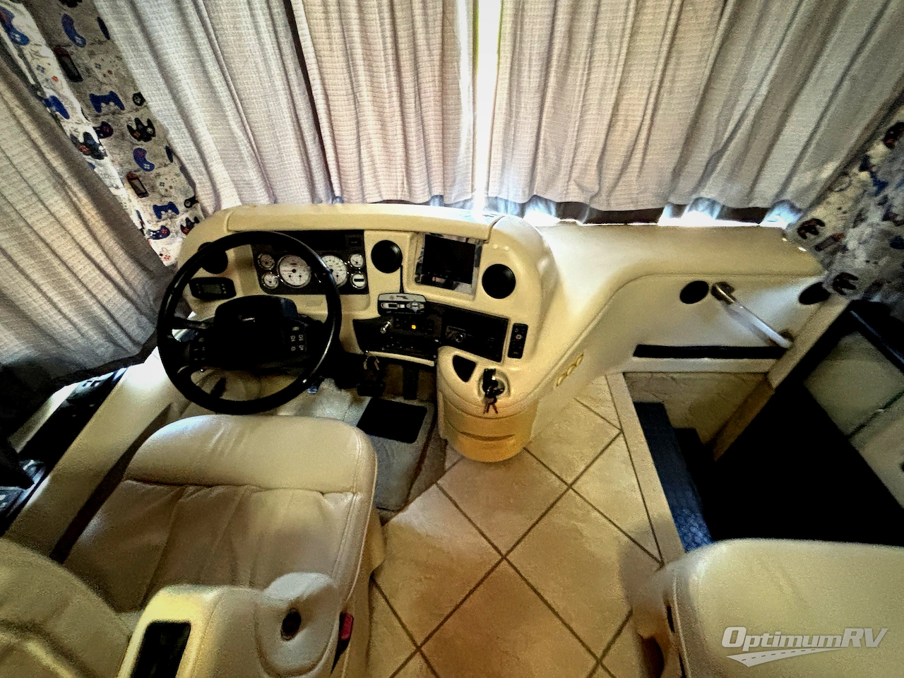 2006 Mandalay Luxury Division Mandalay Class A 40G Photo 8