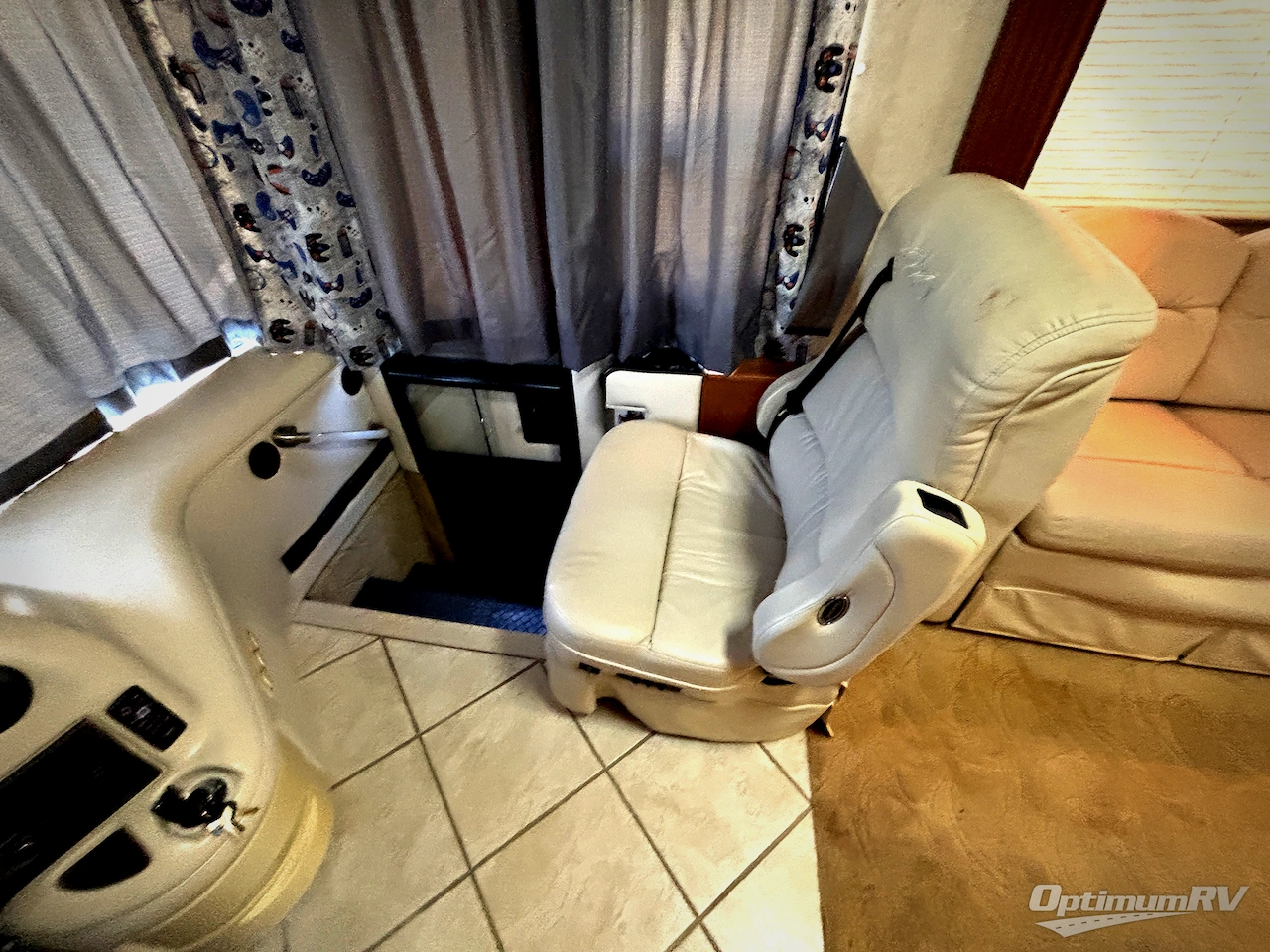 2006 Mandalay Luxury Division Mandalay Class A 40G Photo 9