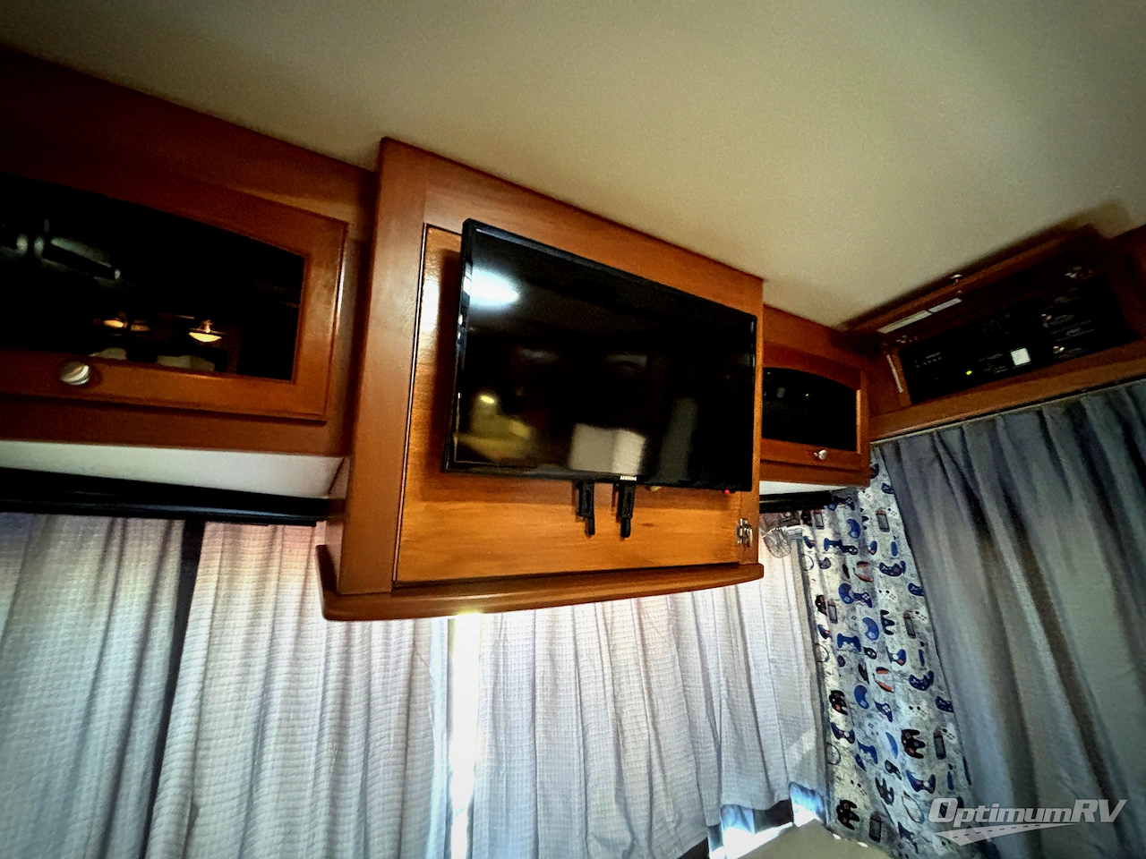 2006 Mandalay Luxury Division Mandalay Class A 40G Photo 10