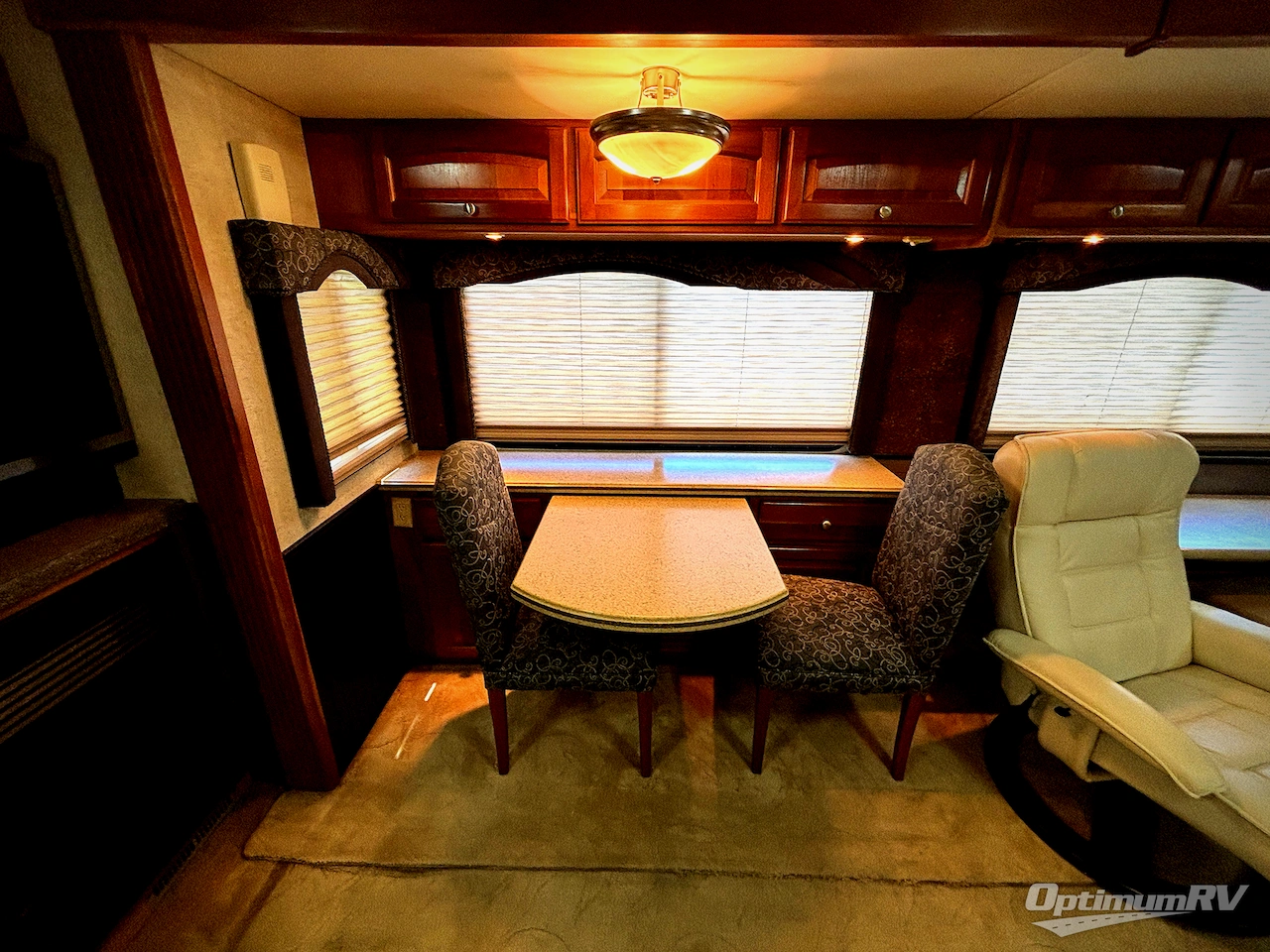 2006 Mandalay Luxury Division Mandalay Class A 40G Photo 14