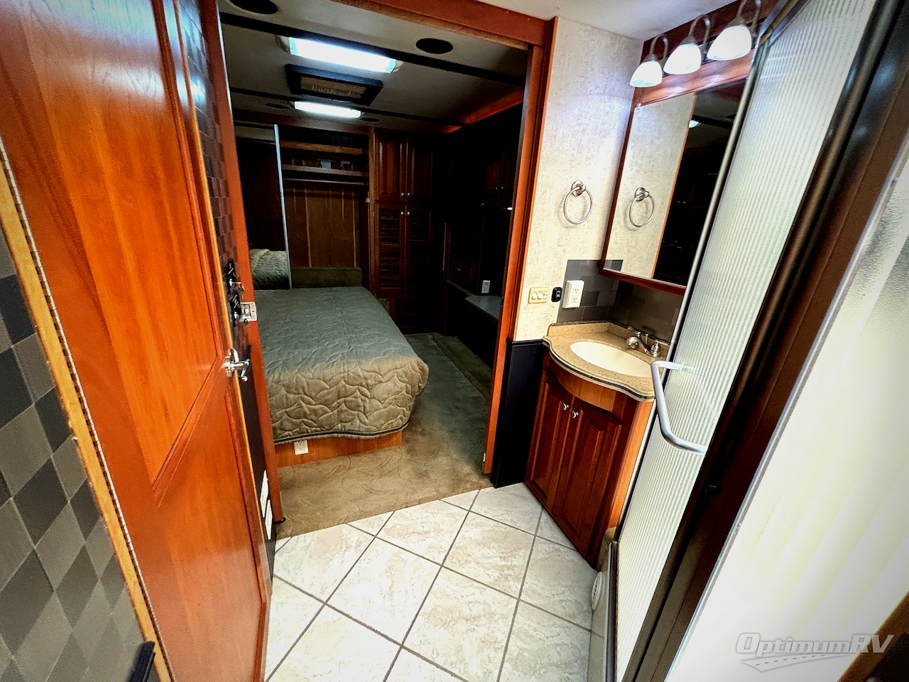 2006 Mandalay Luxury Division Mandalay Class A 40G Photo 17