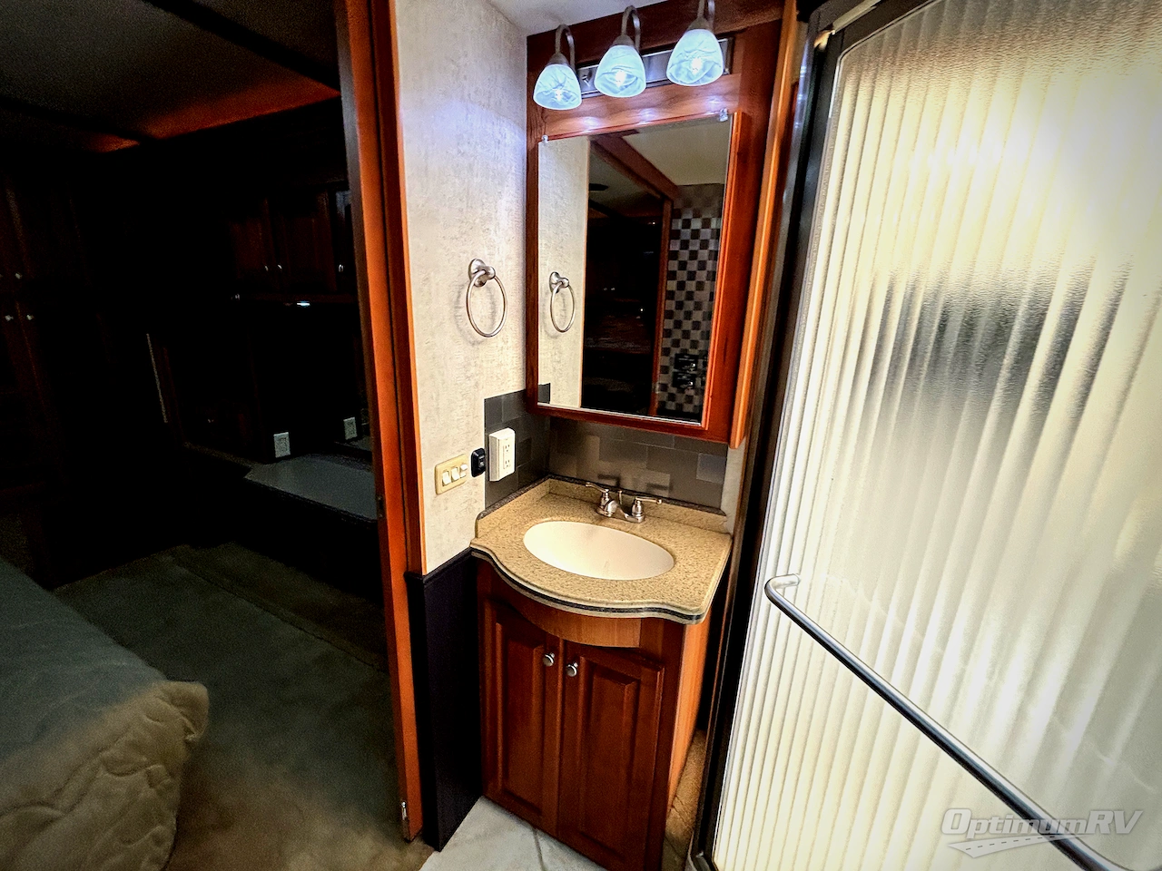 2006 Mandalay Luxury Division Mandalay Class A 40G Photo 18