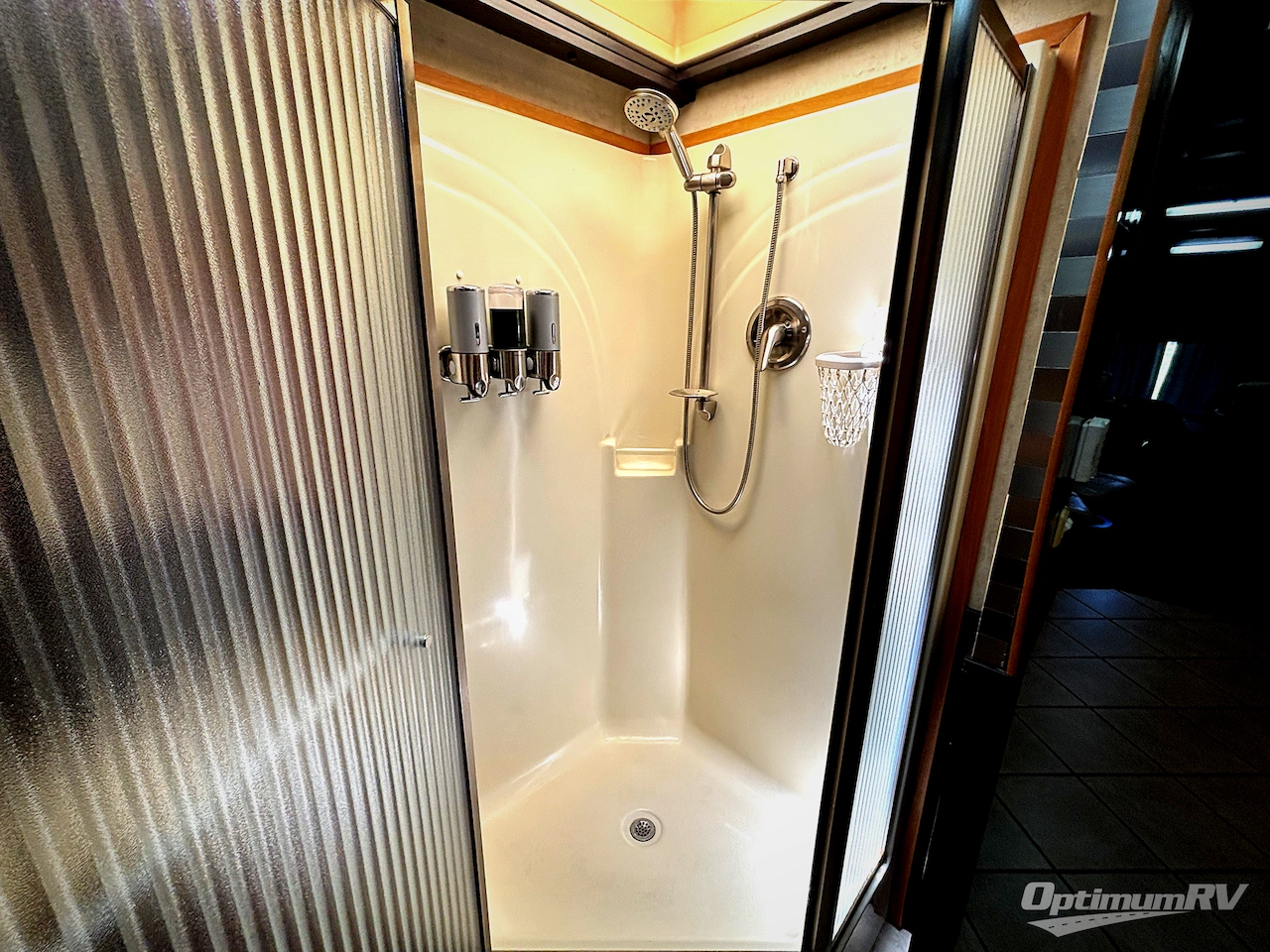 2006 Mandalay Luxury Division Mandalay Class A 40G Photo 19