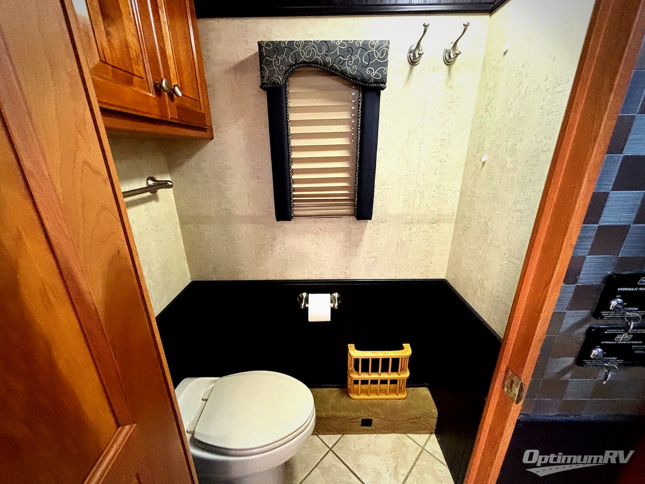 2006 Mandalay Luxury Division Mandalay Class A 40G Photo 20