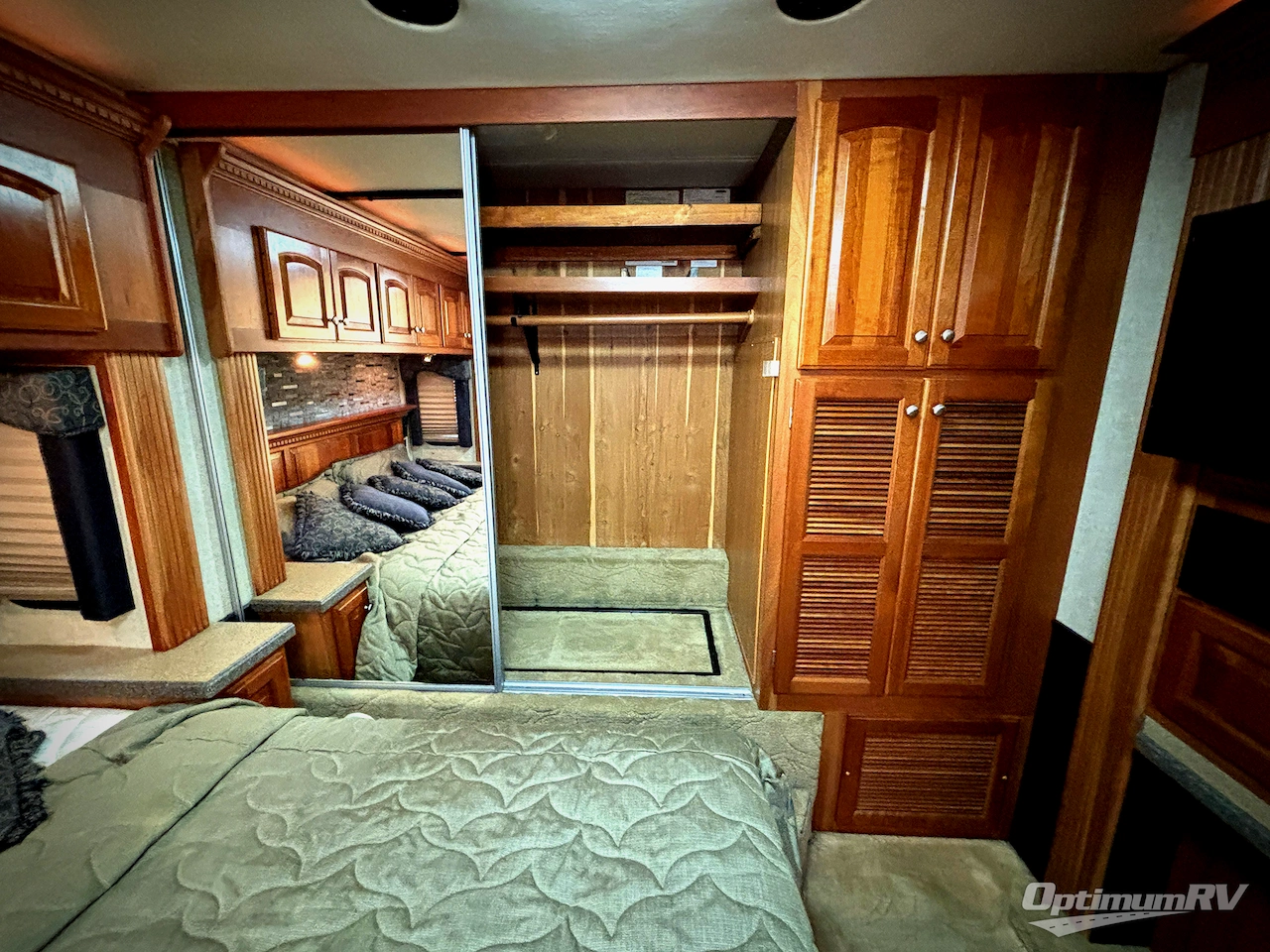 2006 Mandalay Luxury Division Mandalay Class A 40G Photo 24