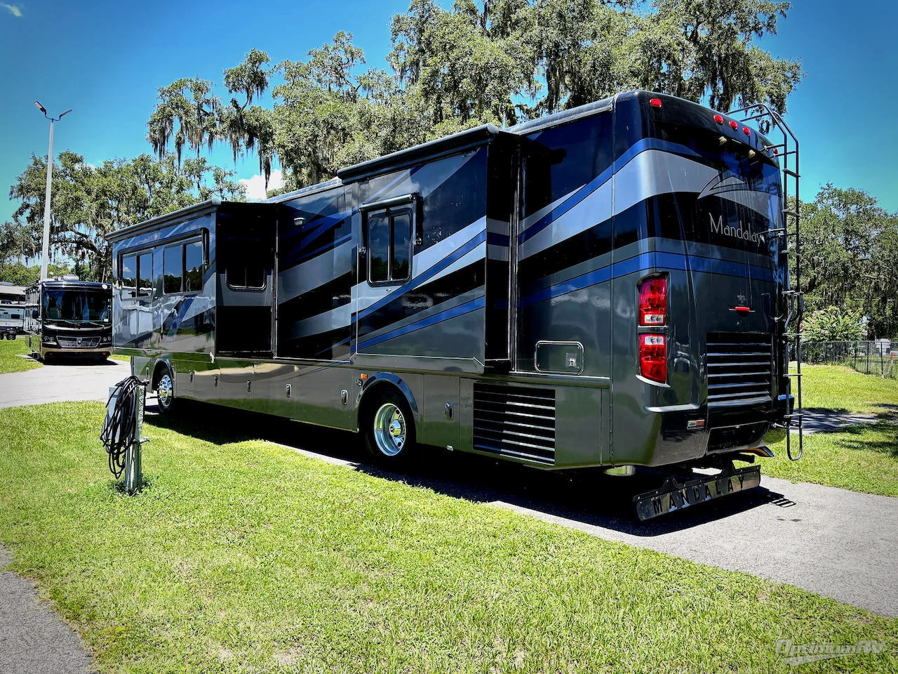 2006 Mandalay Luxury Division Mandalay Class A 40G Photo 3