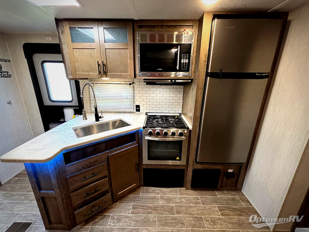 2021 Palomino Puma 32BHDB Photo 6