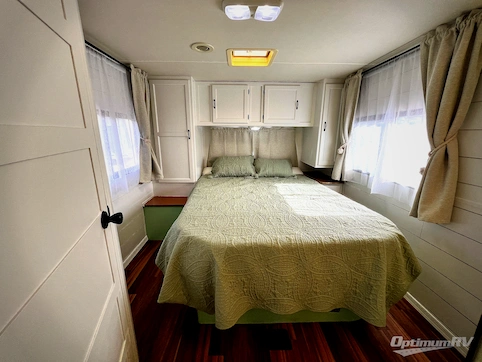 2014 Coachmen Freelander 28QB Chevy 4500 RV Photo 4