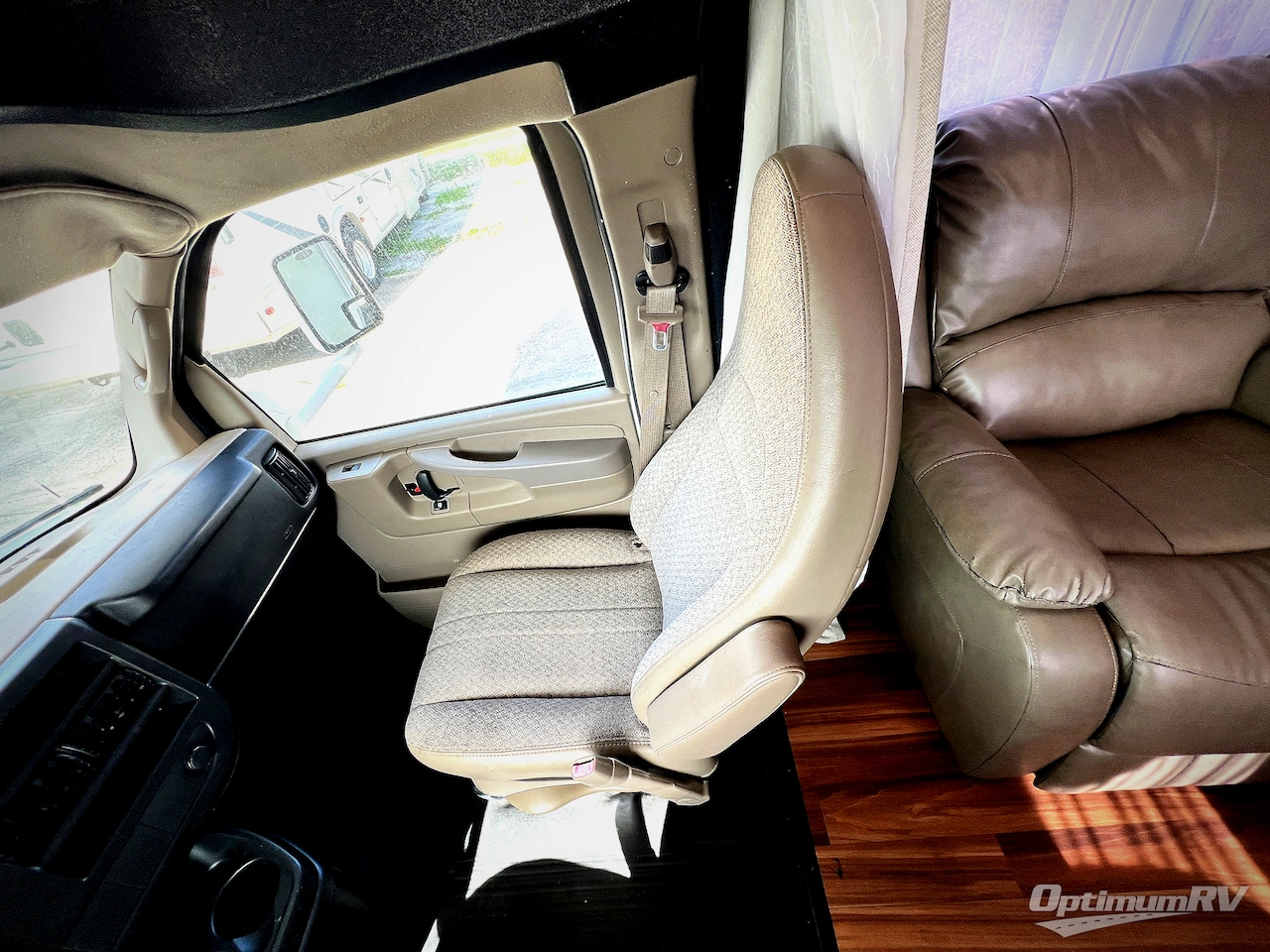2014 Coachmen Freelander 28QB  Chevy 4500 Photo 9