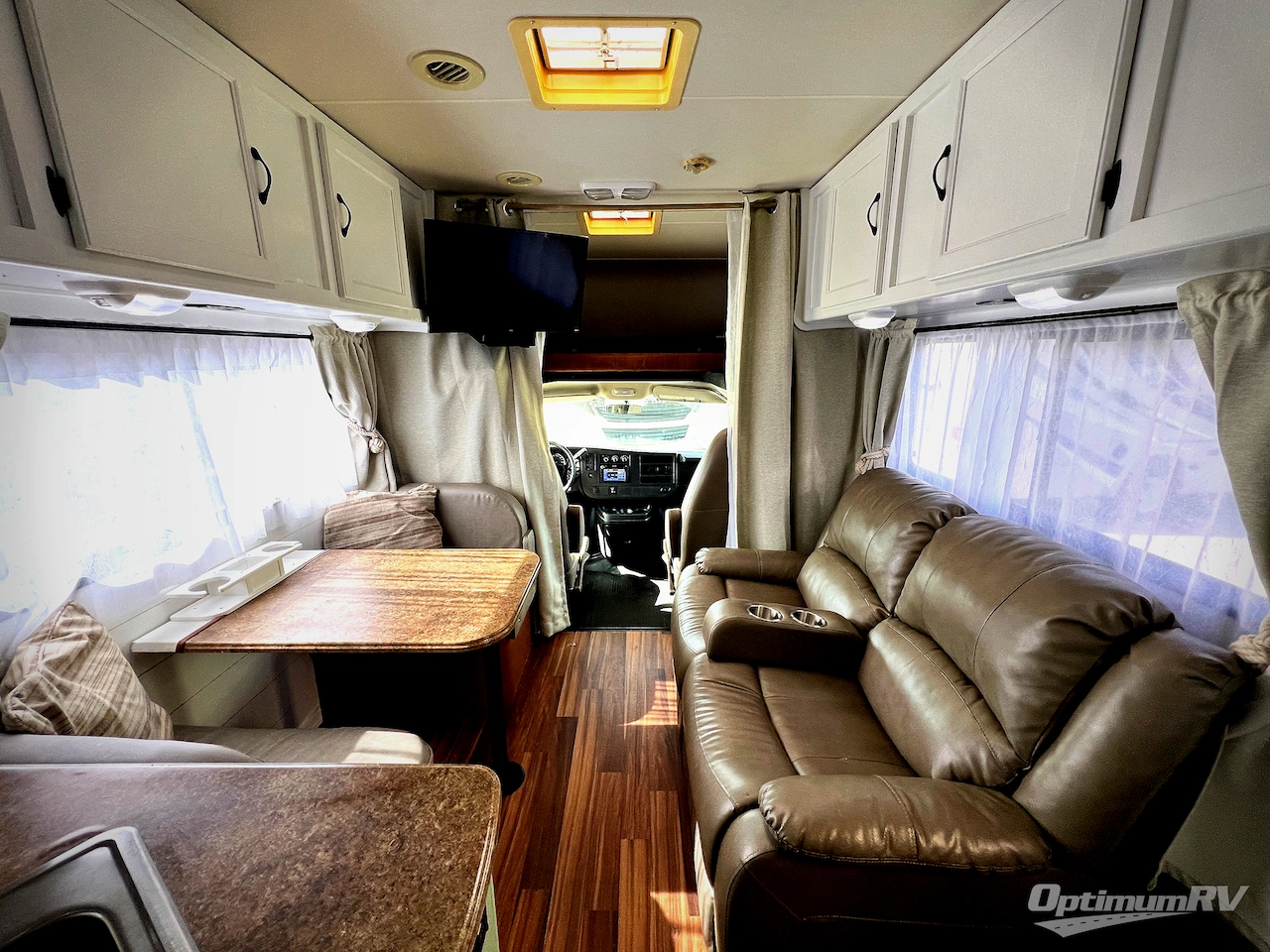 2014 Coachmen Freelander 28QB  Chevy 4500 Photo 4