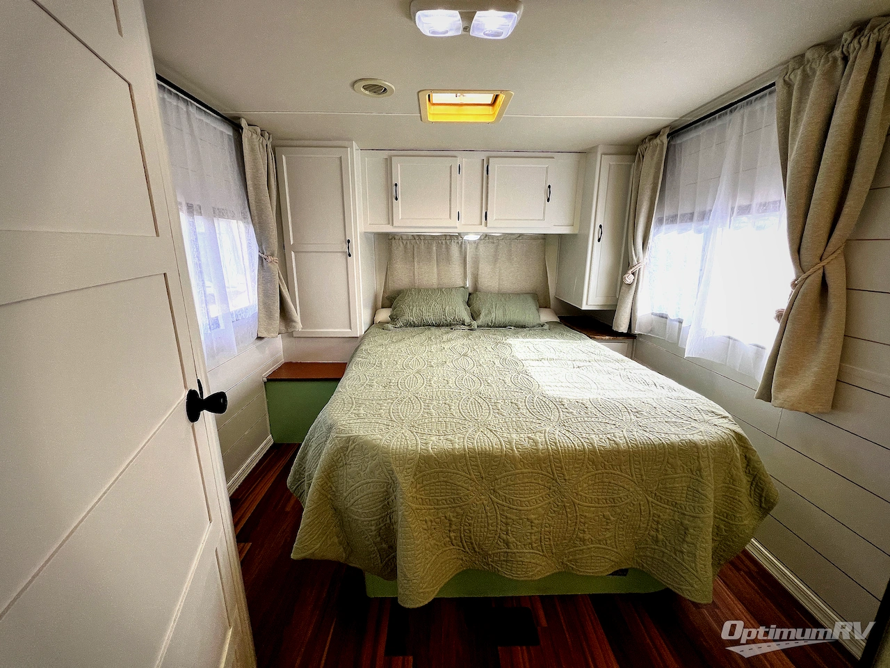 2014 Coachmen Freelander 28QB  Chevy 4500 Photo 16
