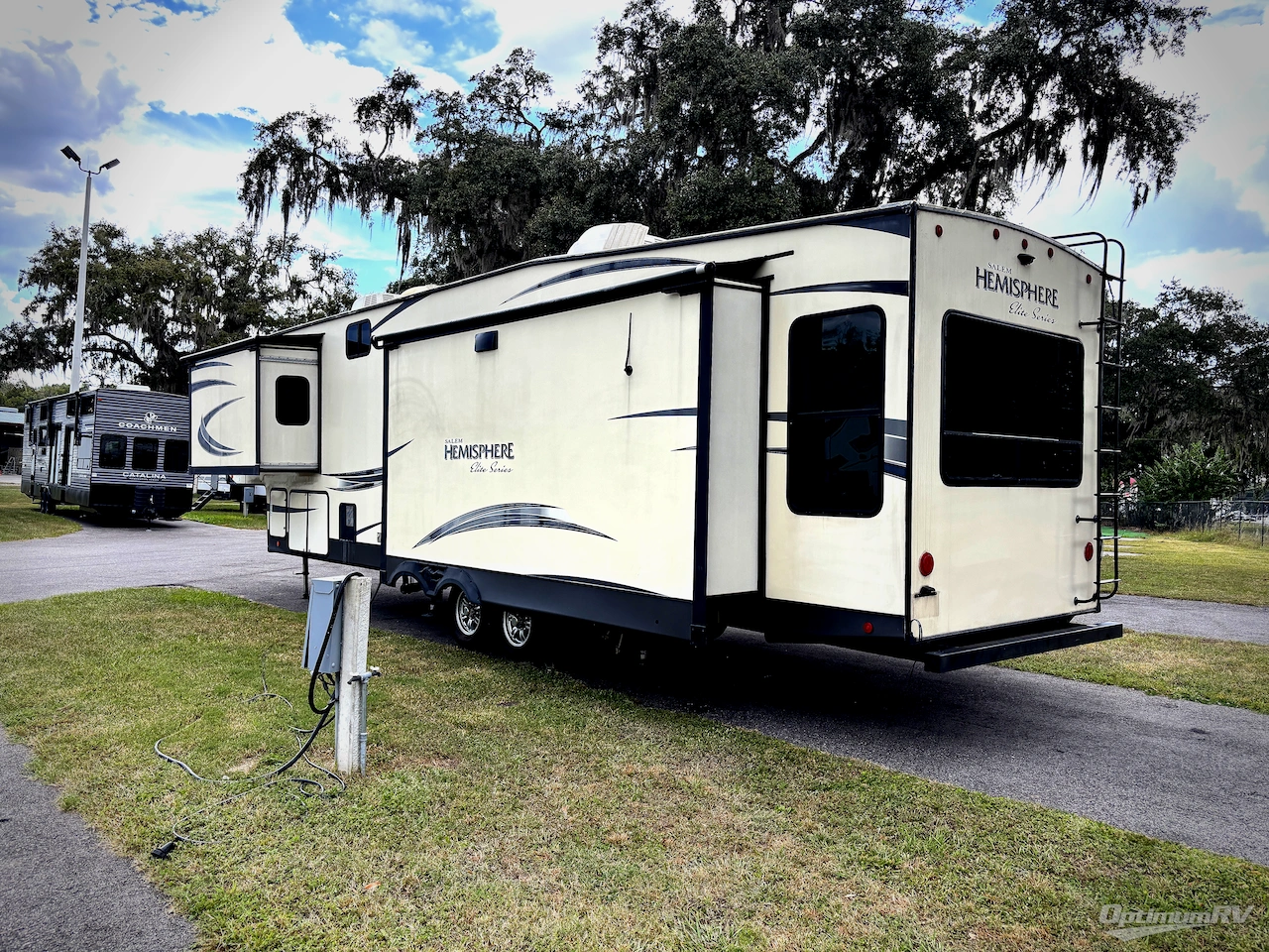 2019 Forest River Salem Hemisphere Elite 34RL Photo 3