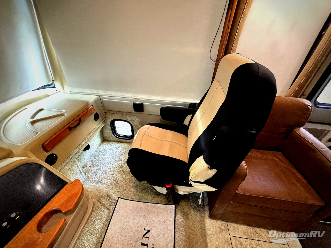 2011 Tiffin Allegro 32 BA Photo 9