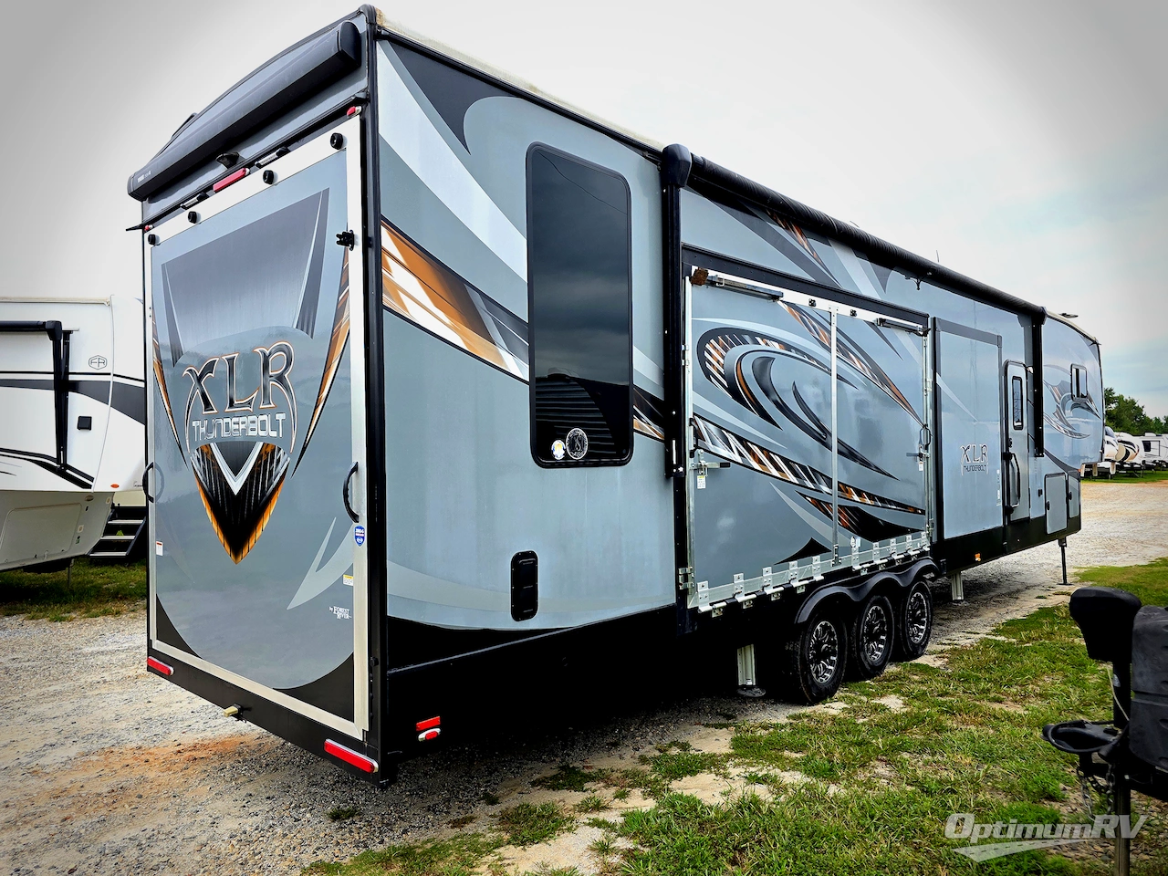2018 Forest River XLR Thunderbolt 422AMP Photo 2