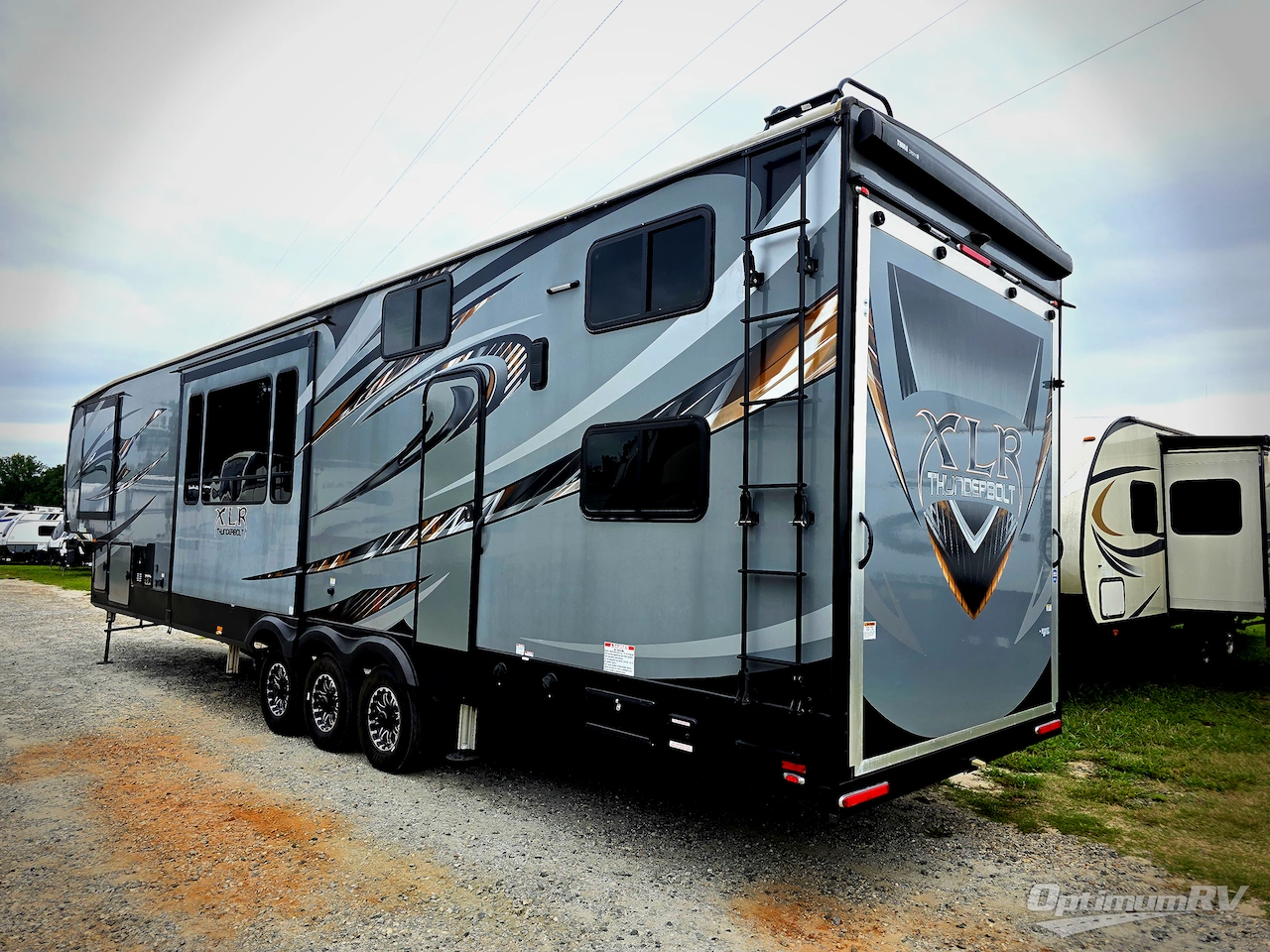 2018 Forest River XLR Thunderbolt 422AMP Photo 3